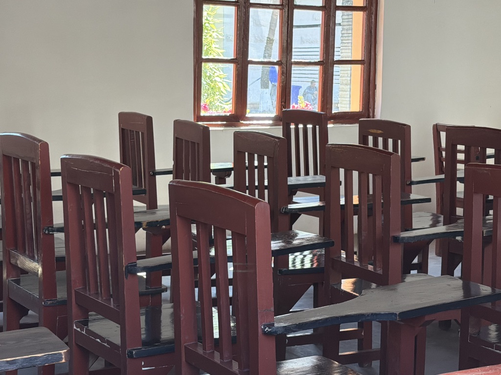 这是西南联大的原教室，这样的环境，可以想象他们只求知识不求功名的状态