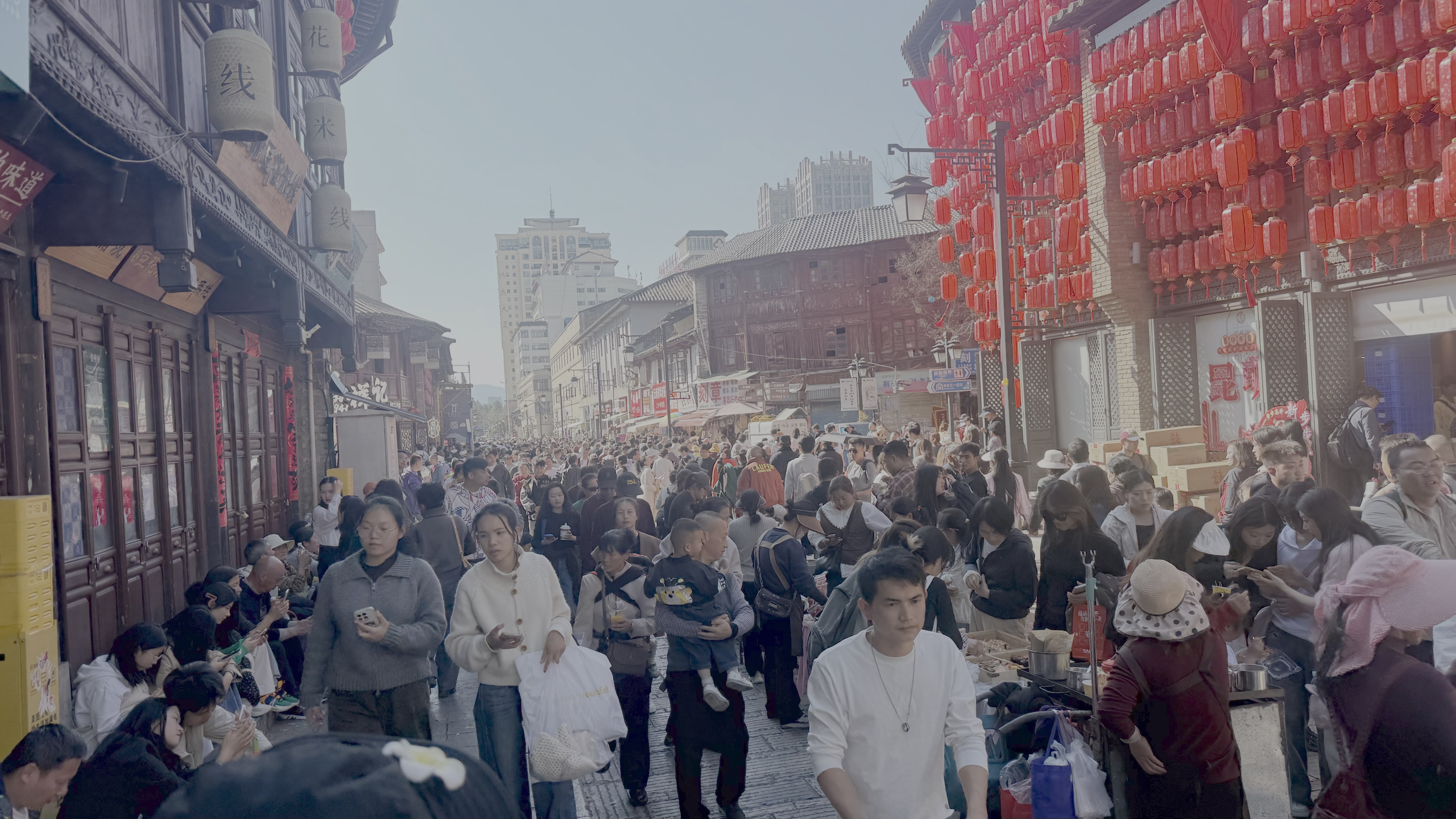 你猜为啥一下子就能耗光所有电量