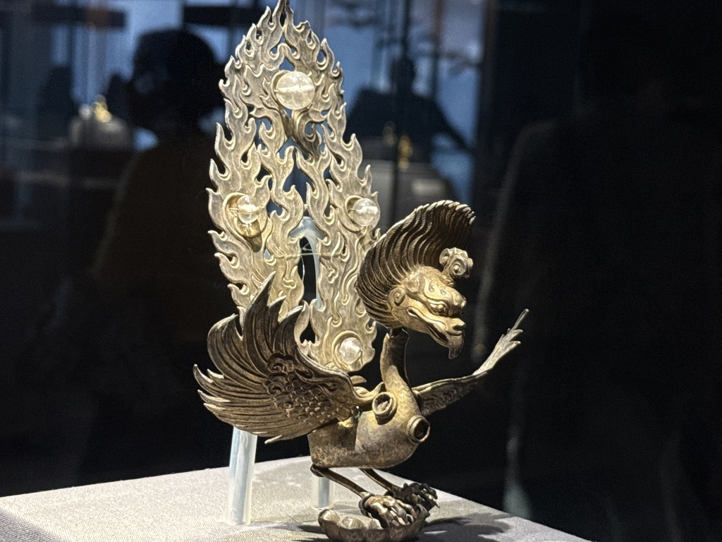 这位就是站在博物馆门口的那位大理国银鎏金镶珠金翅鸟（迦楼罗）
