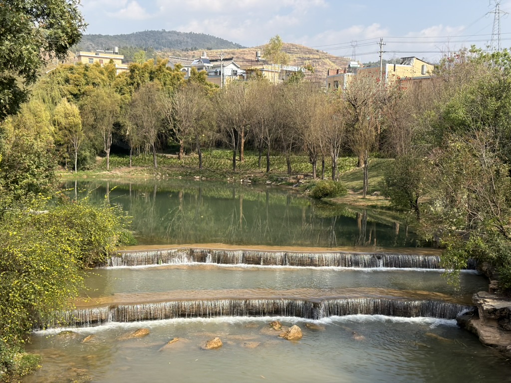 湿地里的小瀑布