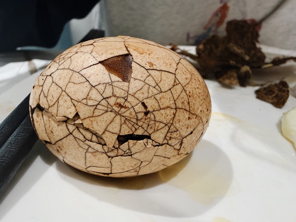 茶叶蛋的裂纹，像是伦敦地图