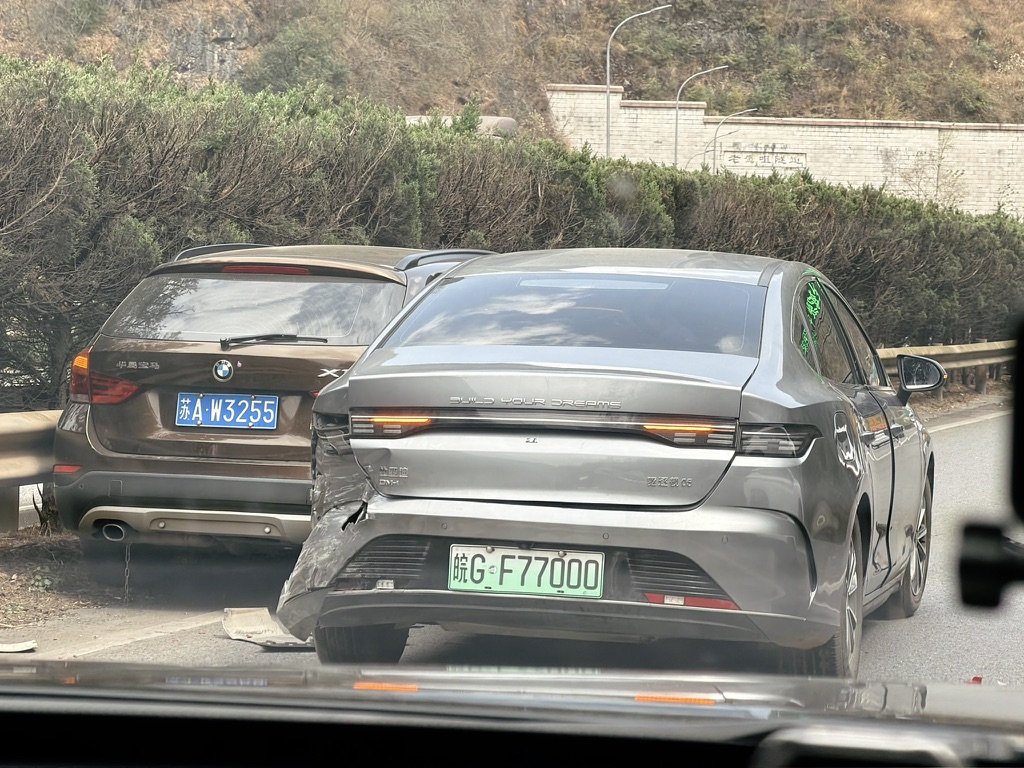 你俩撞得挺凶嘛