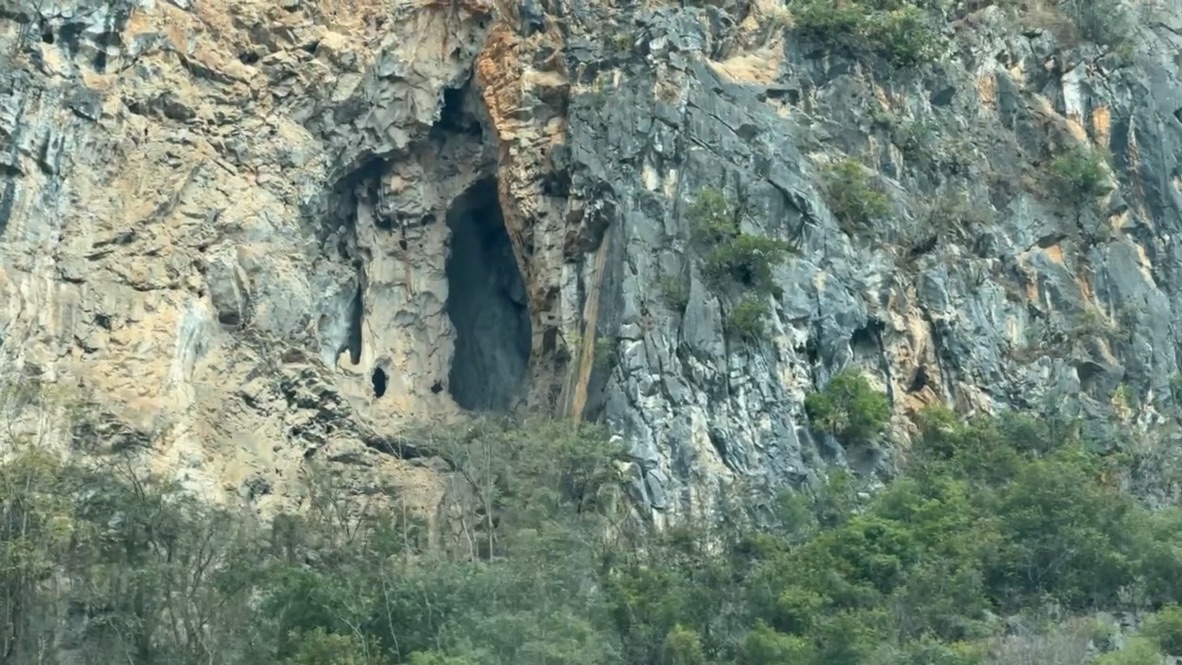 壮观的喀斯特溶洞