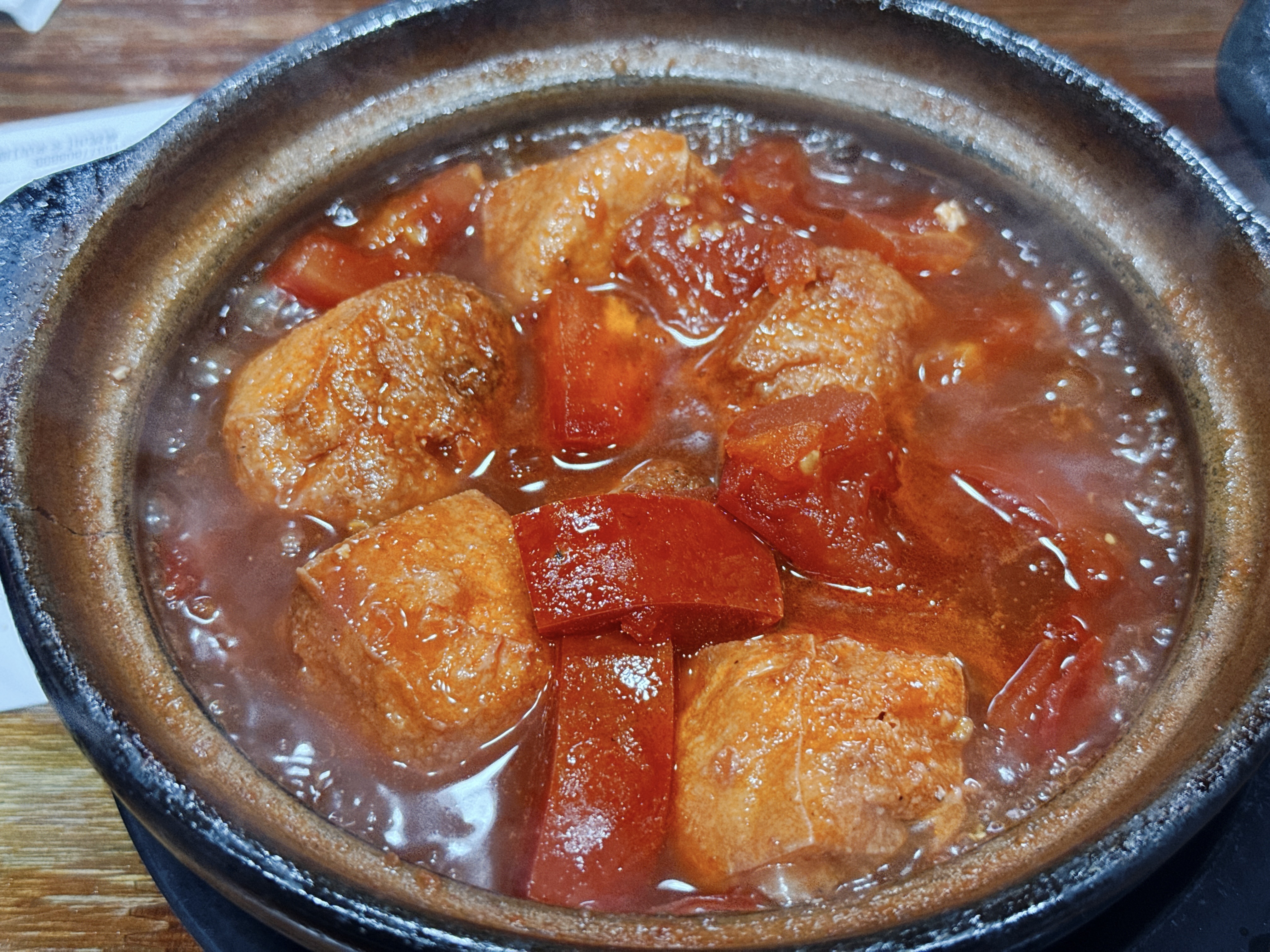 次日早晨吃了个烂仔煲砂锅菜，给咸到了。唯有丸子不错，允许它出镜。