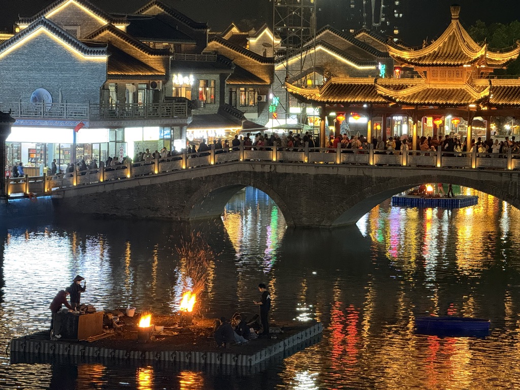 打铁花的在准备了