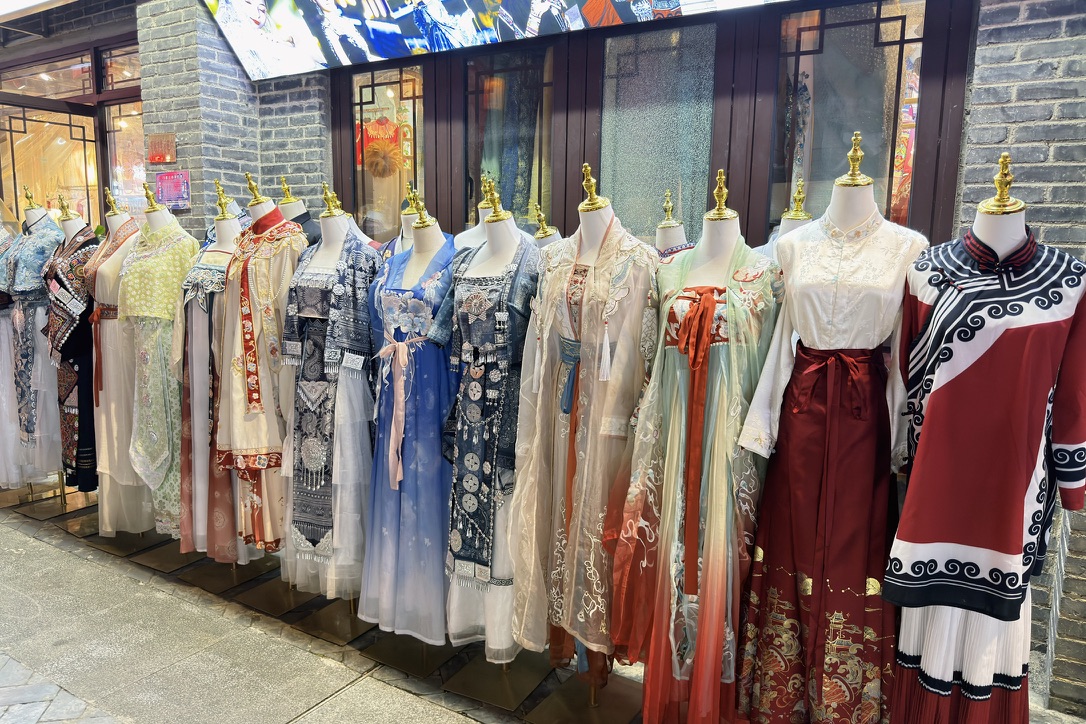 此地的旅拍服装已经非常汉了