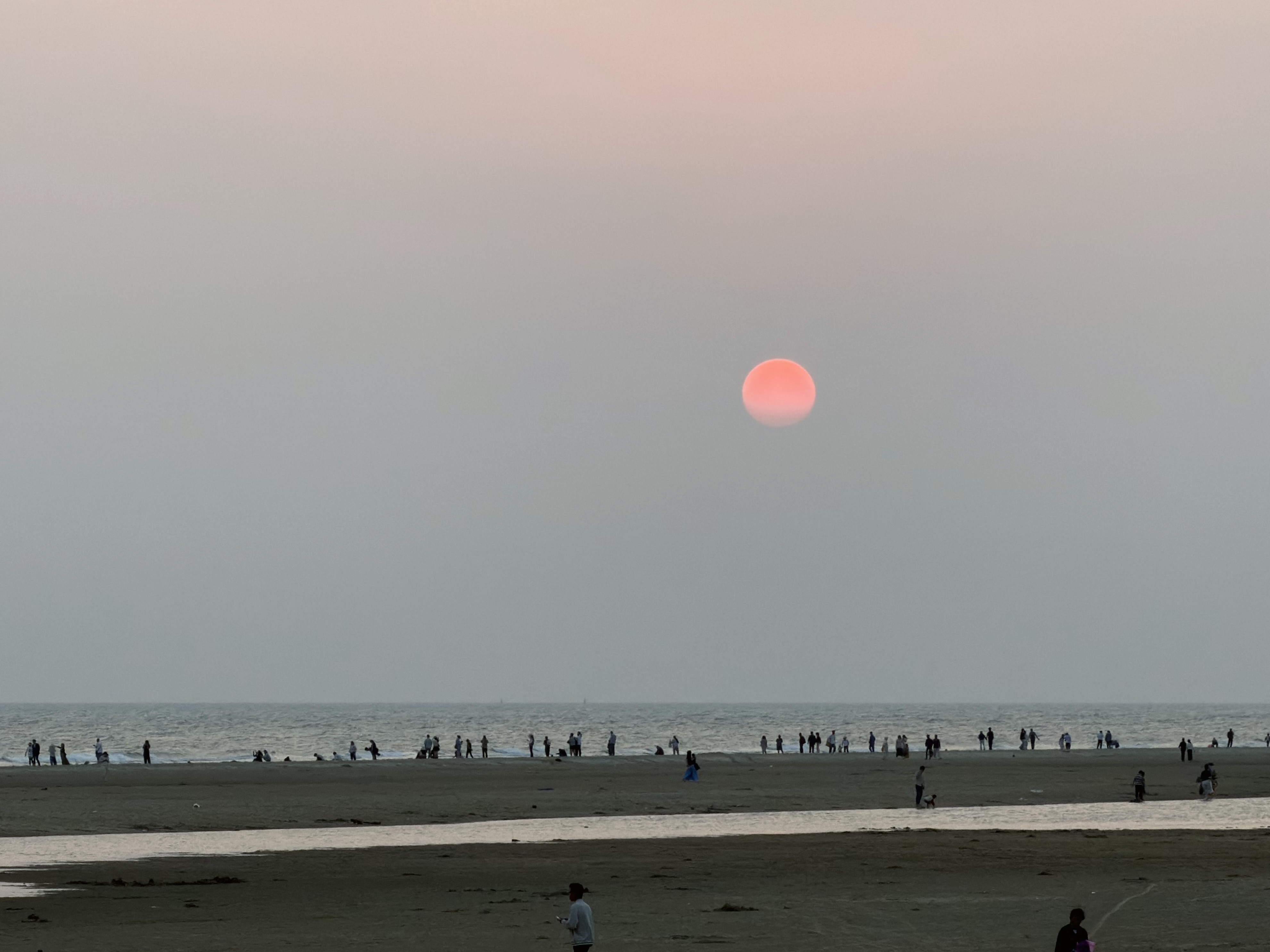 回到海滩，落日还在