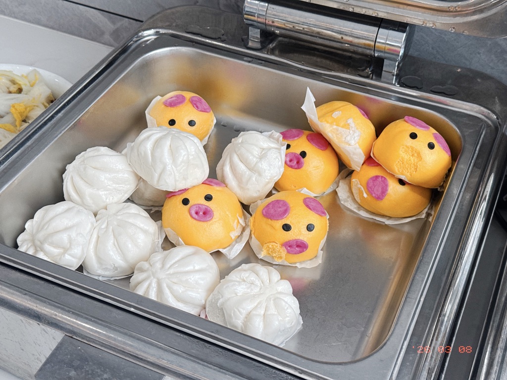 第二天早餐厅的猪猪包