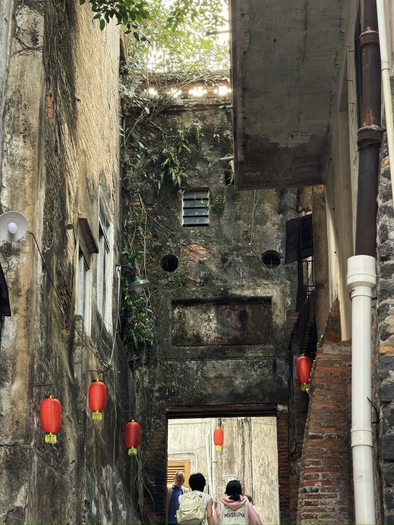 这里像是尼尔机械纪元里的场景