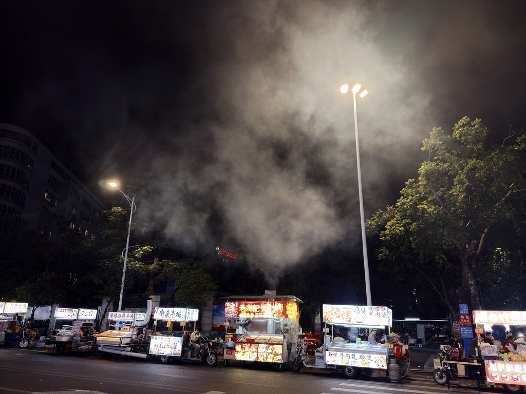 说起来，如果烧烤的烟这么大，不整治它都说不过去