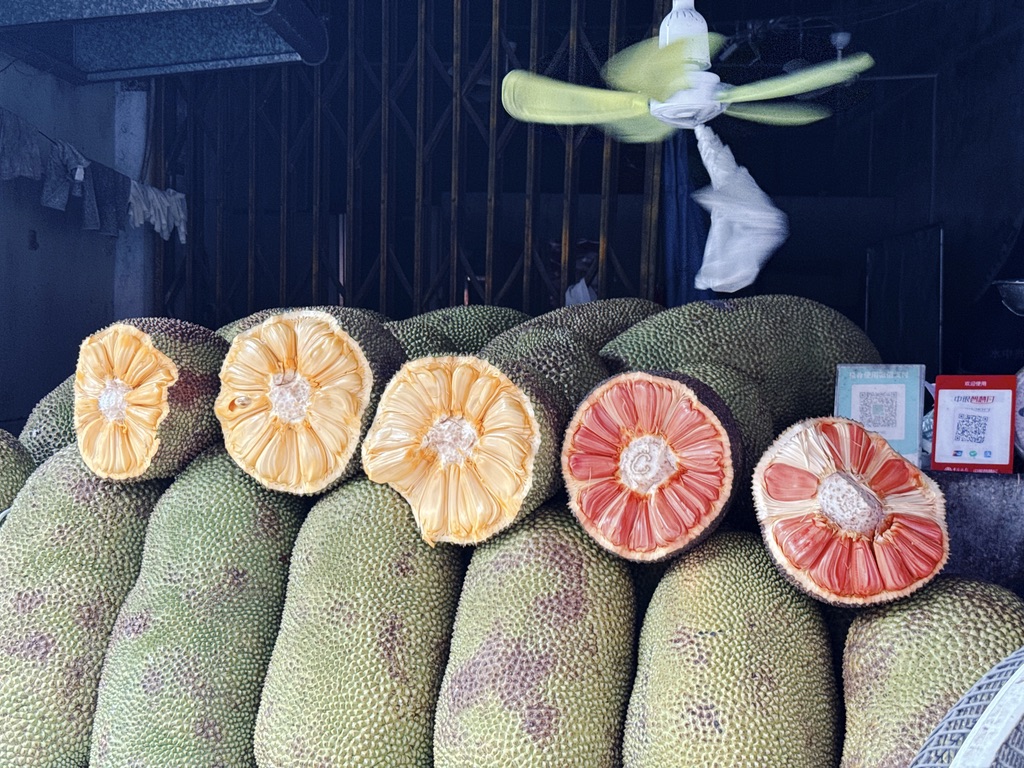 这里的菠萝蜜也又大又便宜