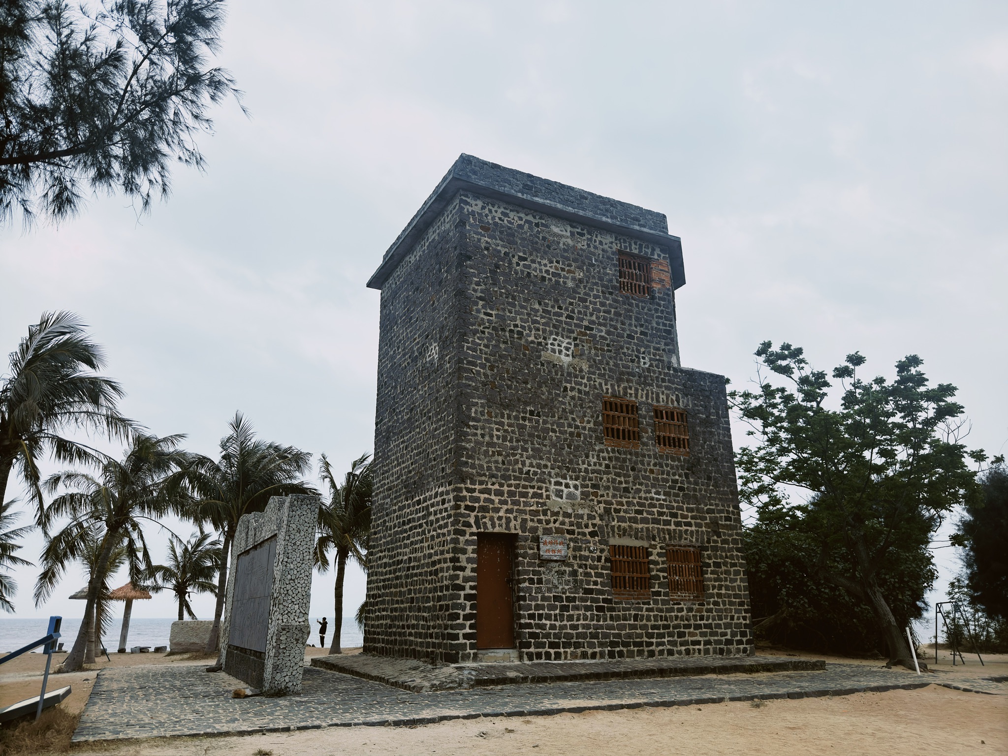 这个是 1950 年渡琼作战的指挥所