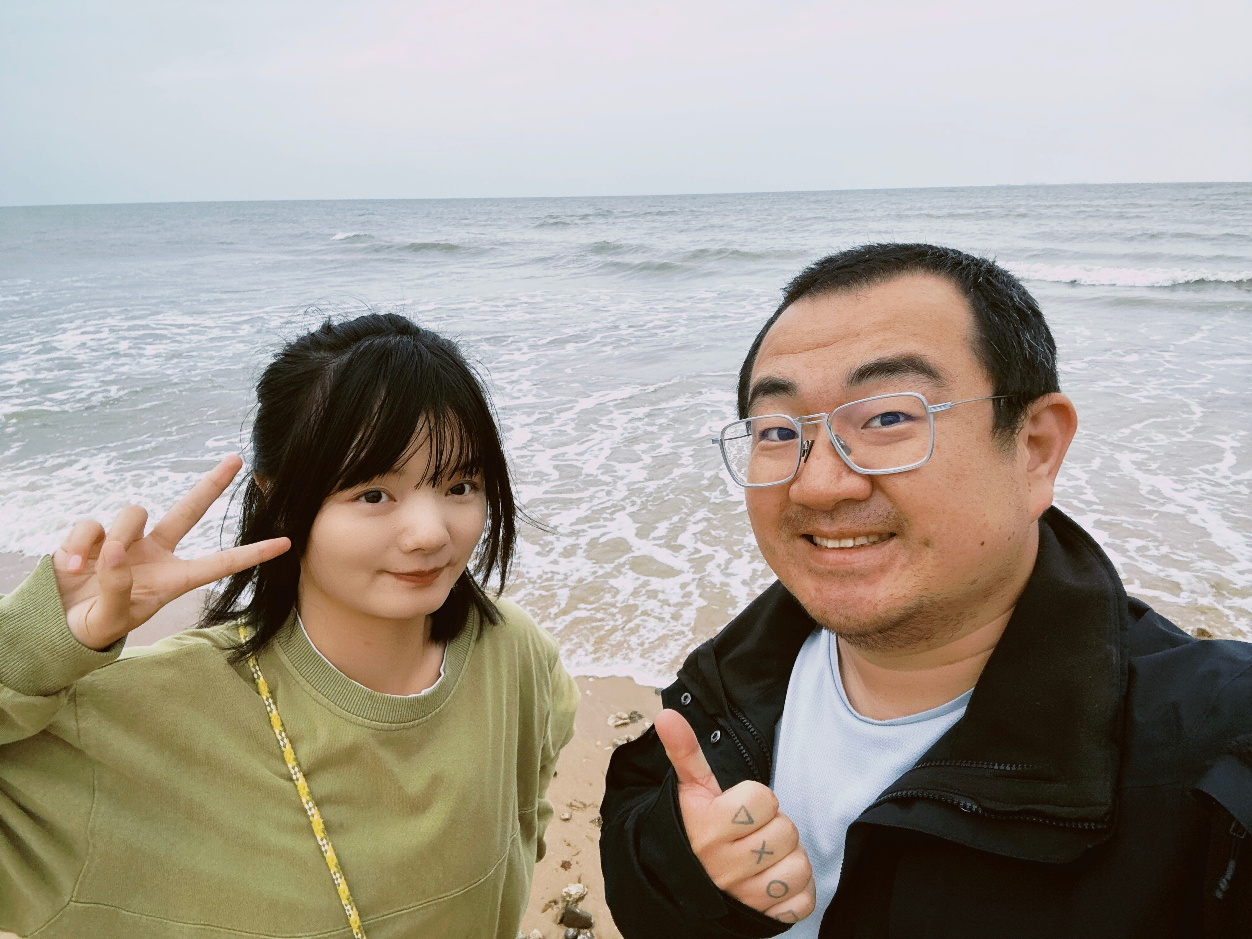 我俩已经站在能站的中国大陆最最南端的最最南沙滩上了