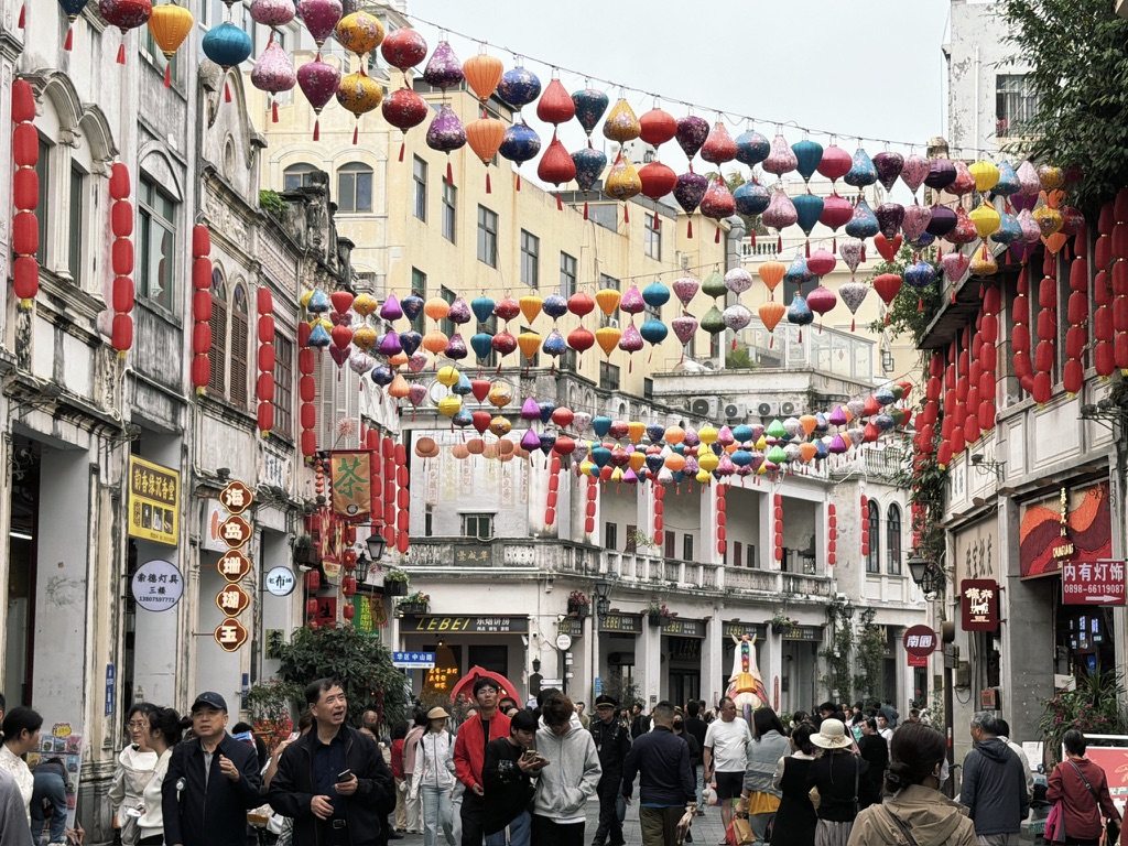 骑楼老街也是人超多的