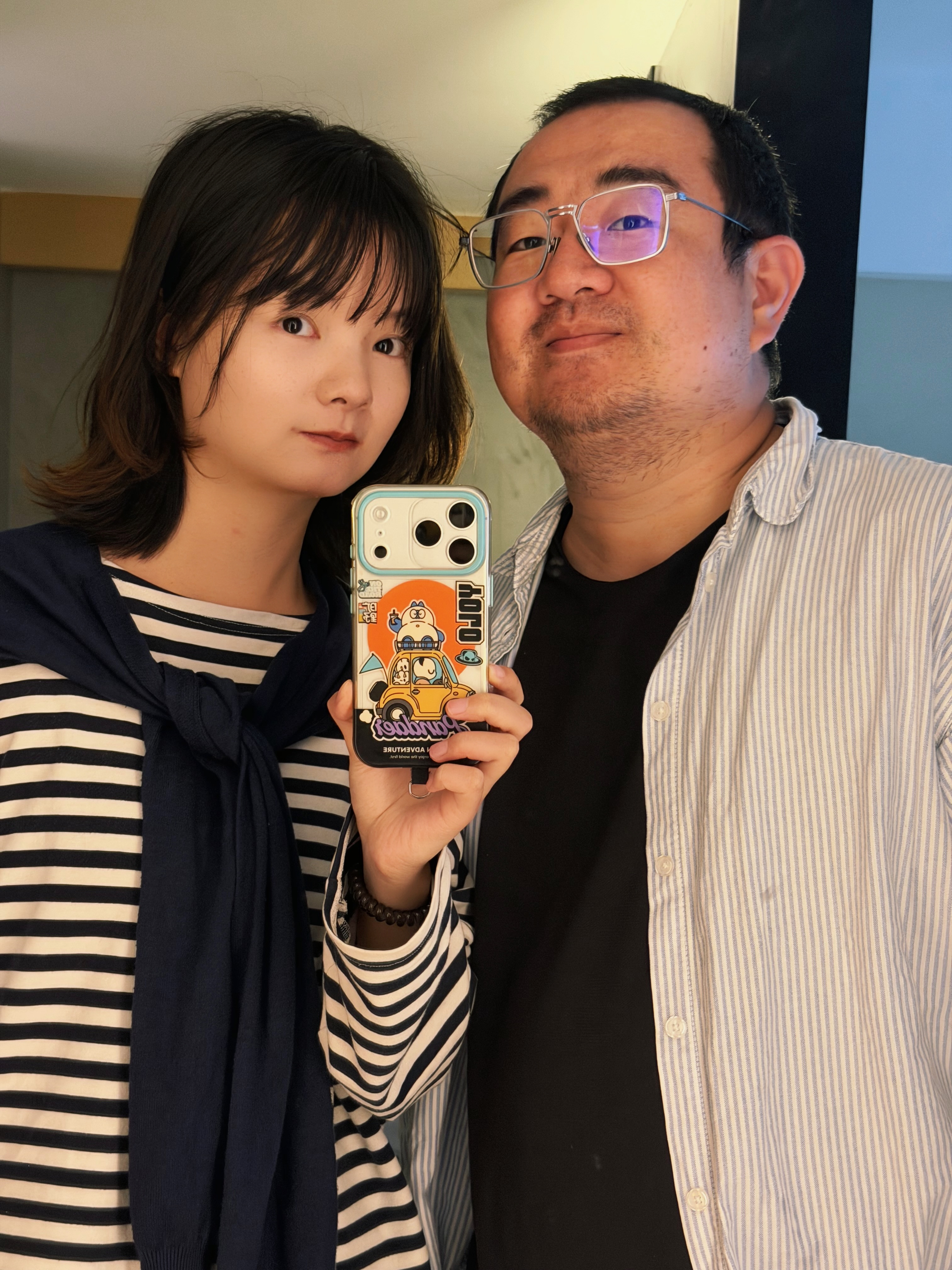 在酒店里臭美自拍