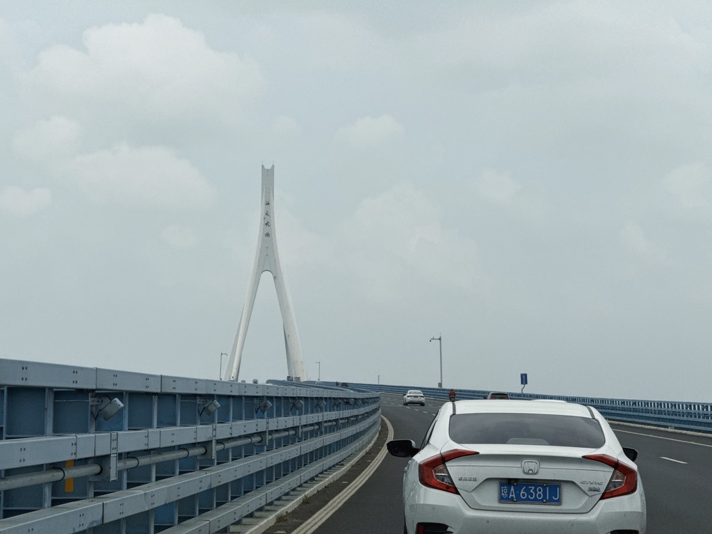 过了这个桥就是铺前镇