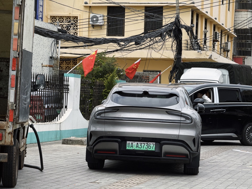 见过这么横七竖八充电的吗？