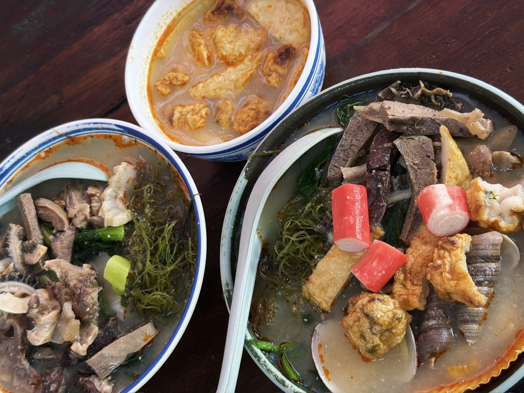 猪杂这碗是我的，海鲜那碗是恙儿的