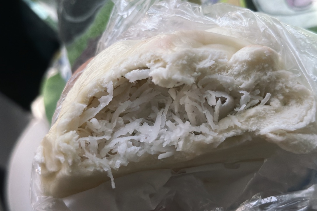 想不到吧,是椰肉馅儿的