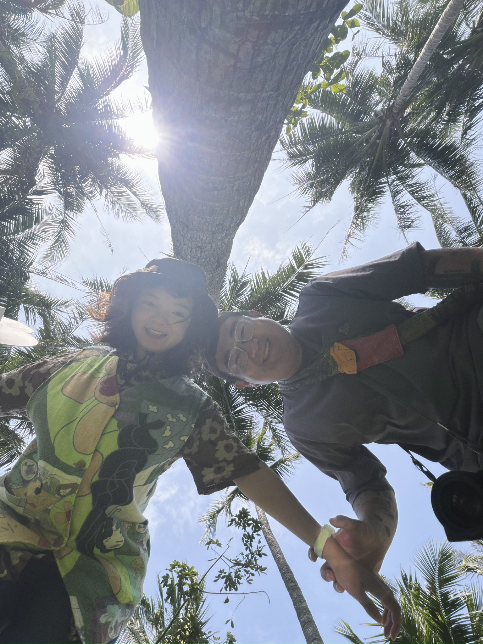 手机放在地上也是一个不错的视角