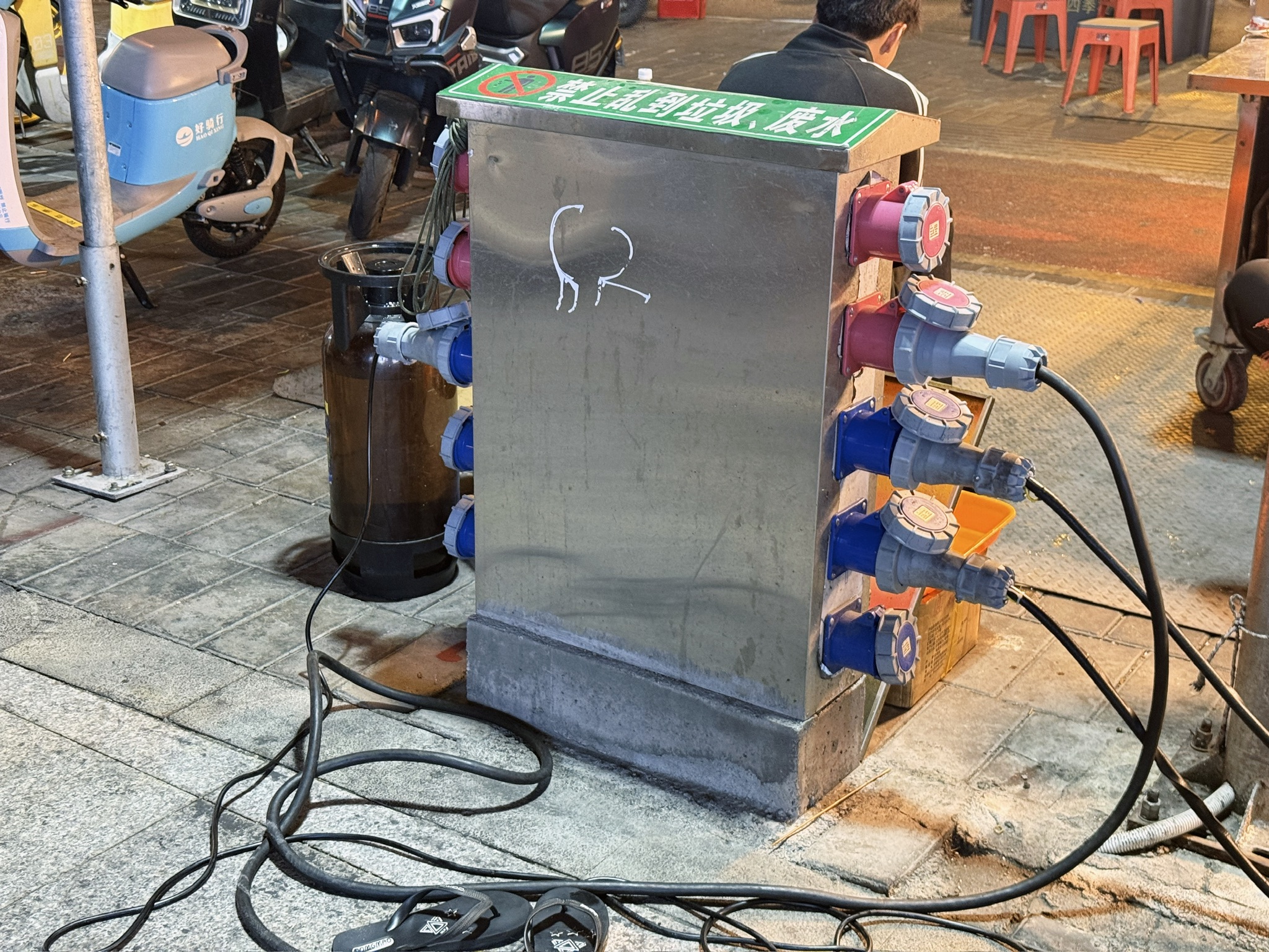 市政专门给摊位的供电