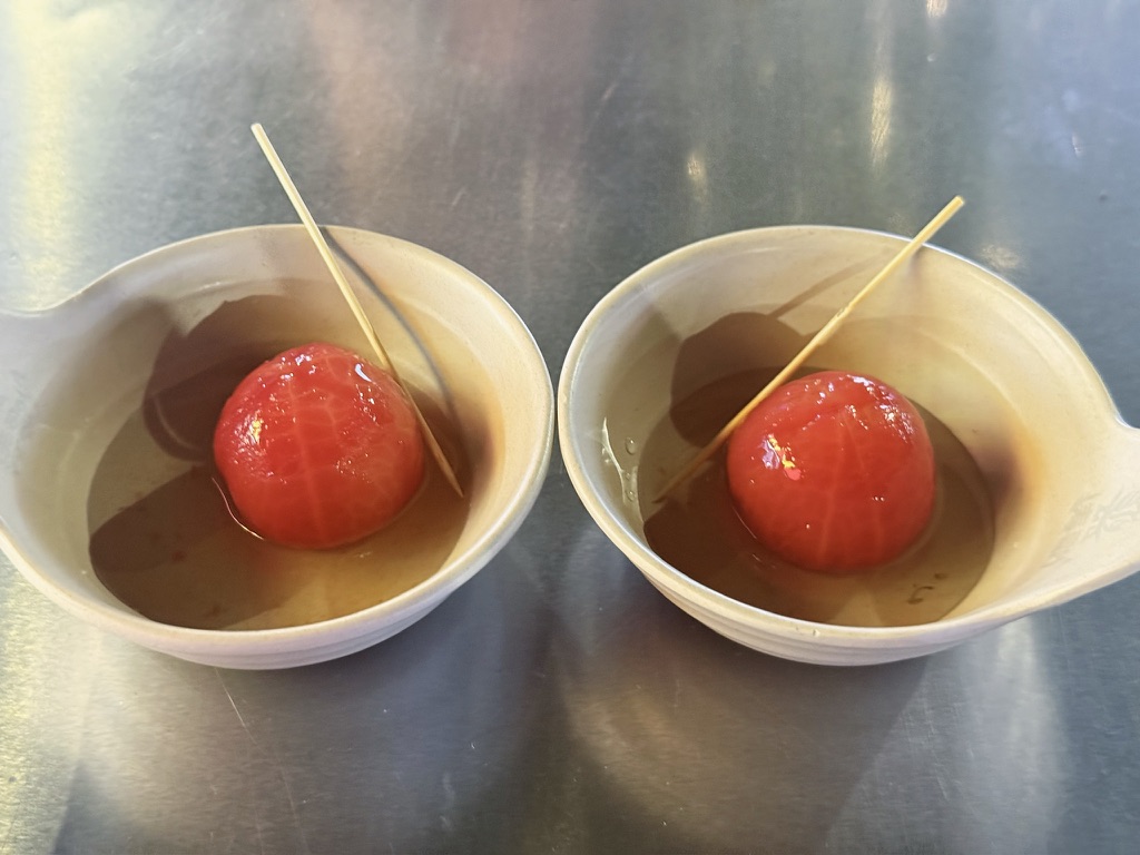 眼睛瞪得像铜铃