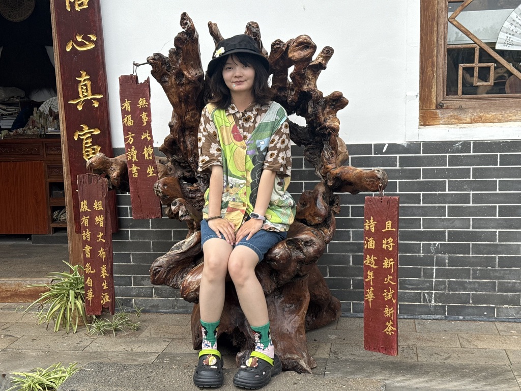 对木王座进行一个坐的恙