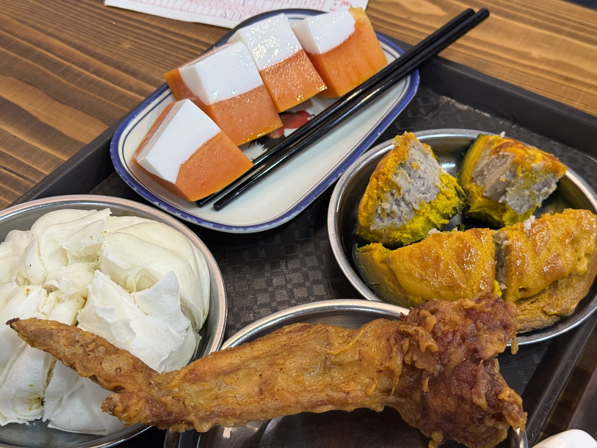 在文昌想吃没点的鸡全翅、叉烧包、烤南瓜酿芋泥、木瓜椰奶冻