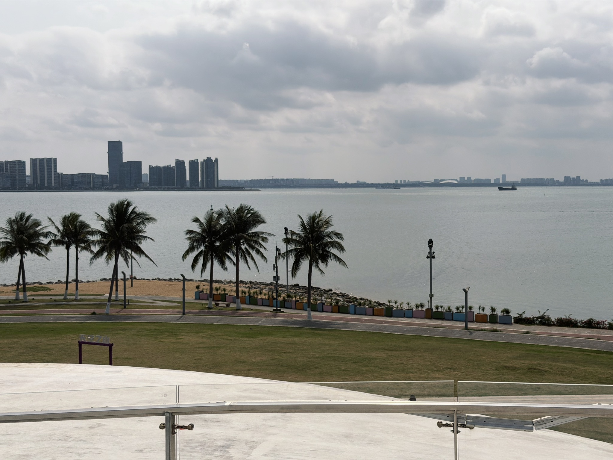 在这里可以看到我们即将去的秀英港的出海口