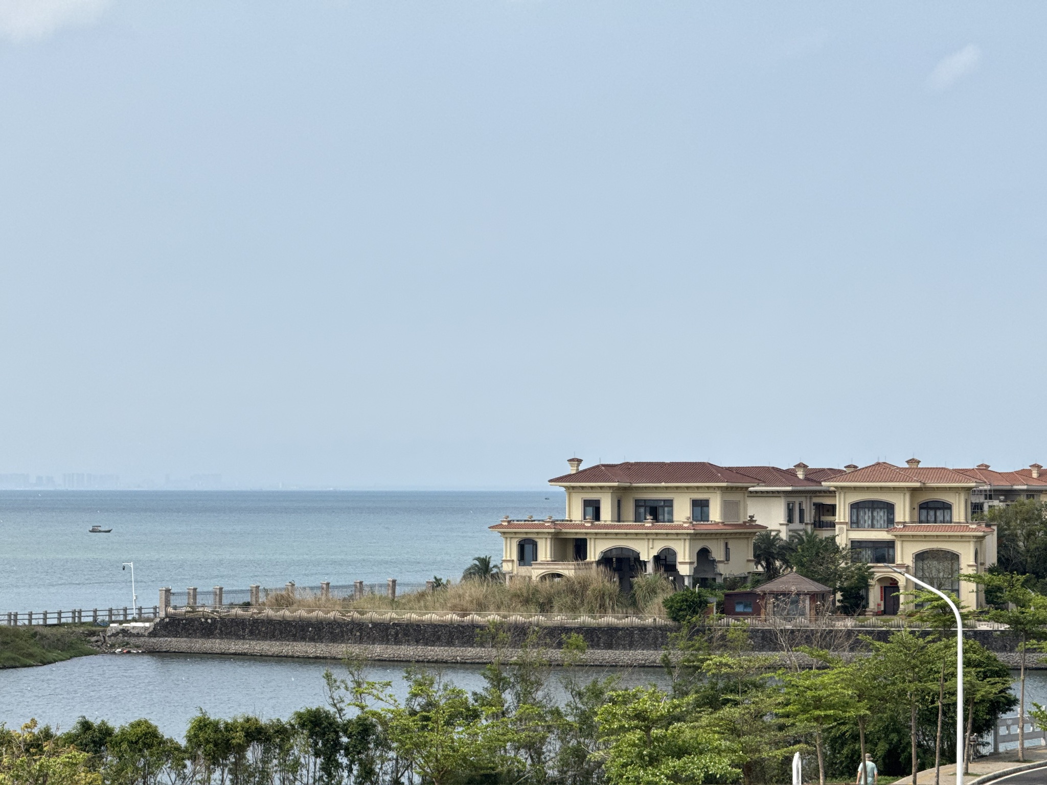 这片别墅区位置真不错