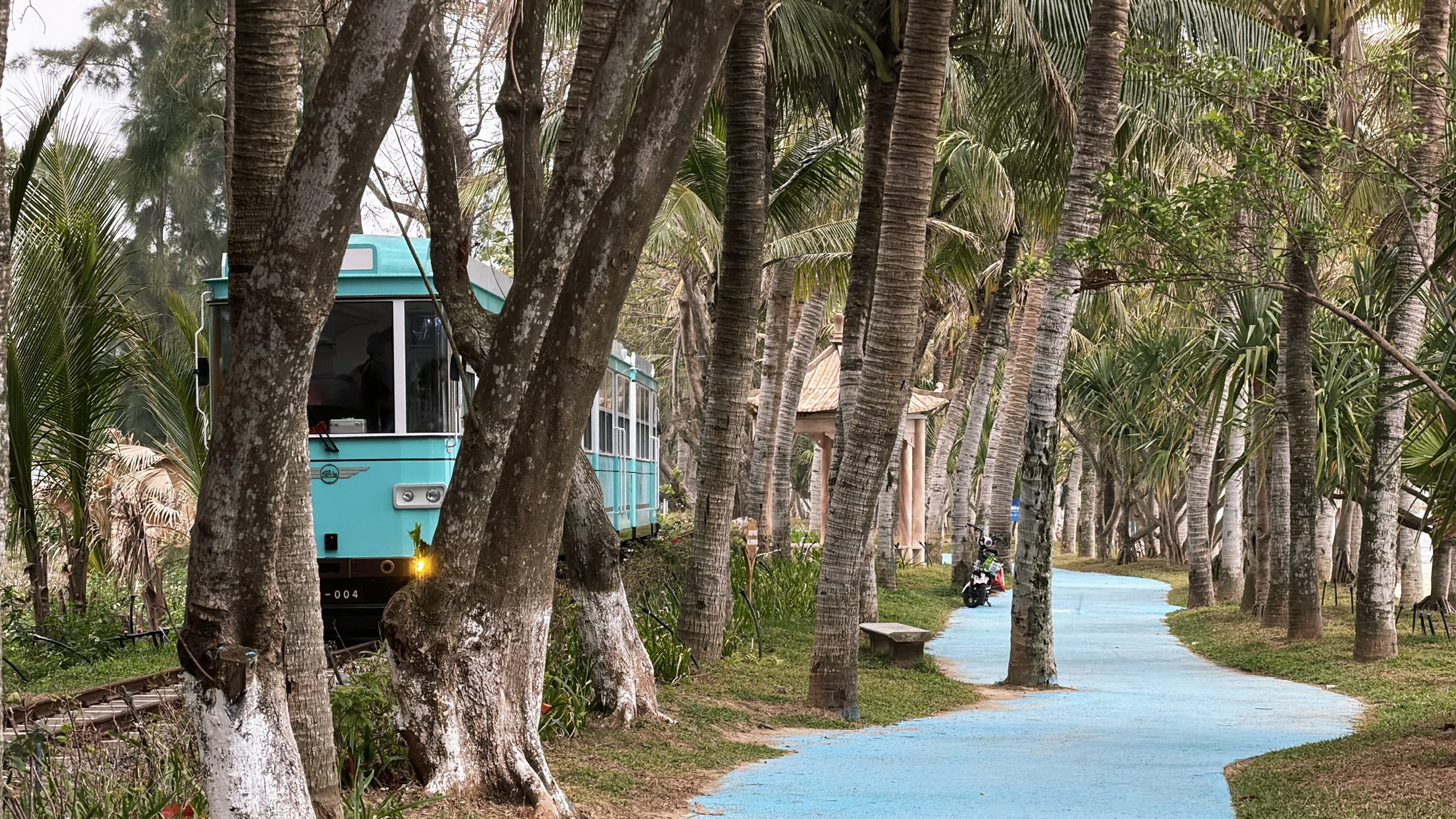 另外一辆火车从西边回来