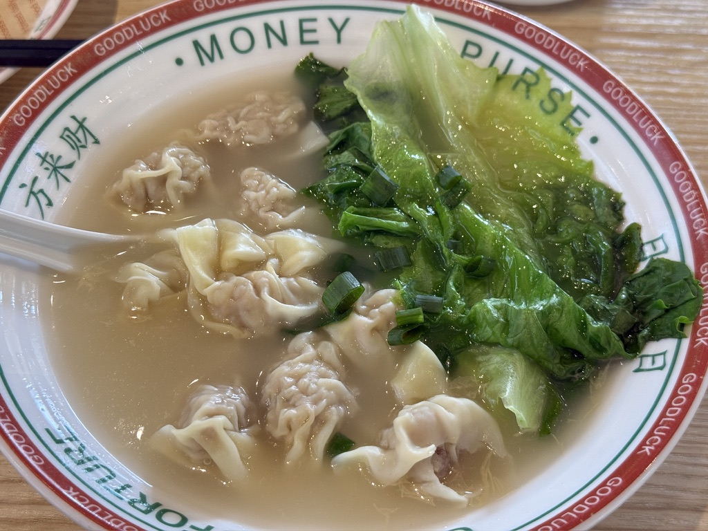 而我又双叒叕吃馄饨,见凉皮吃凉皮,见馄饨吃馄饨