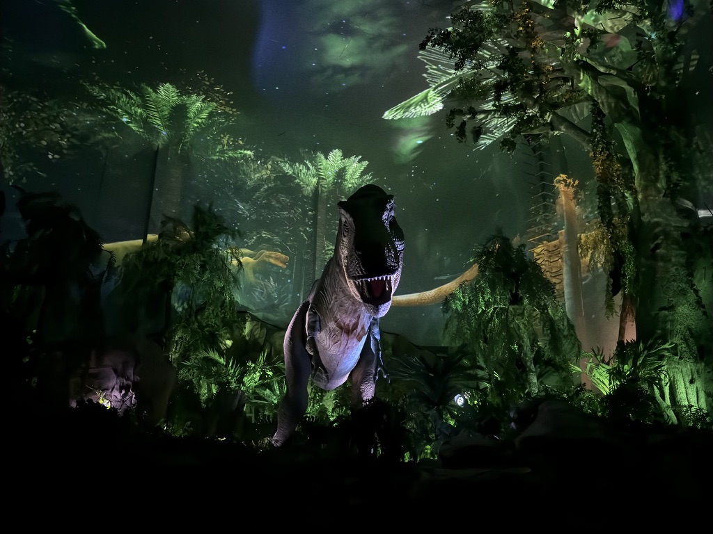 也会呲水的霸王龙在厅里有一个独立的展位