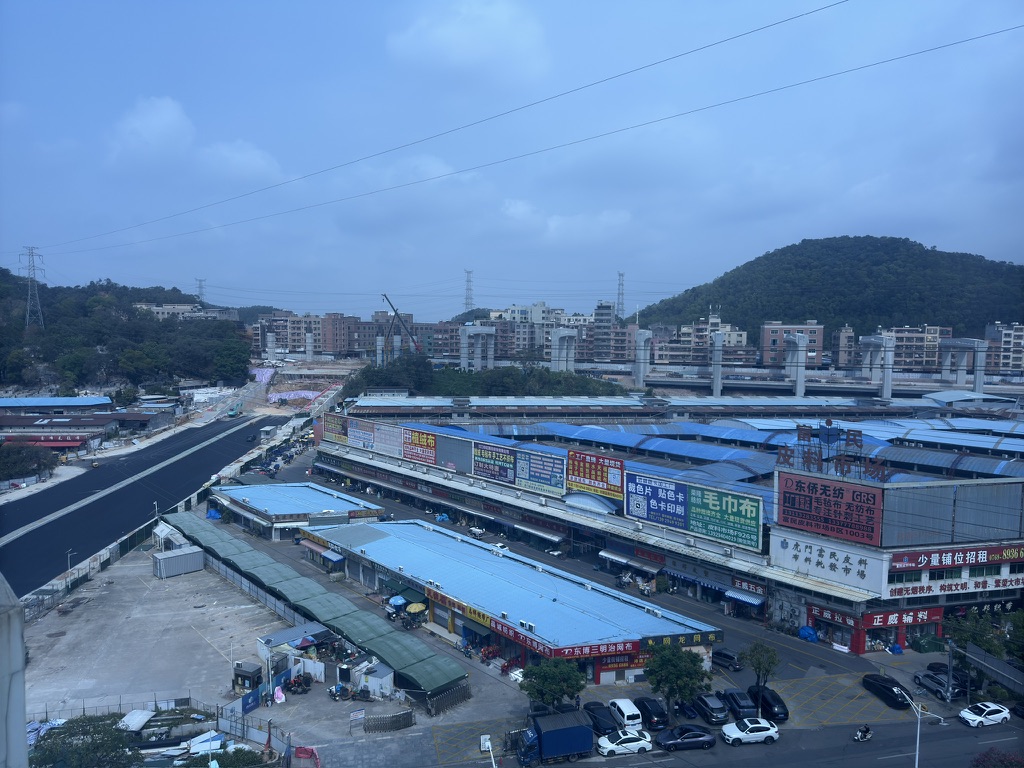 楼下的富民皮料布料市场