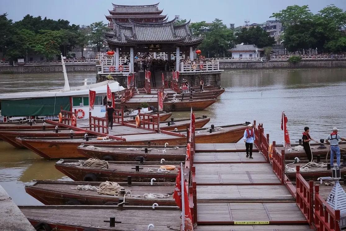广济桥每日拆桥（网图）