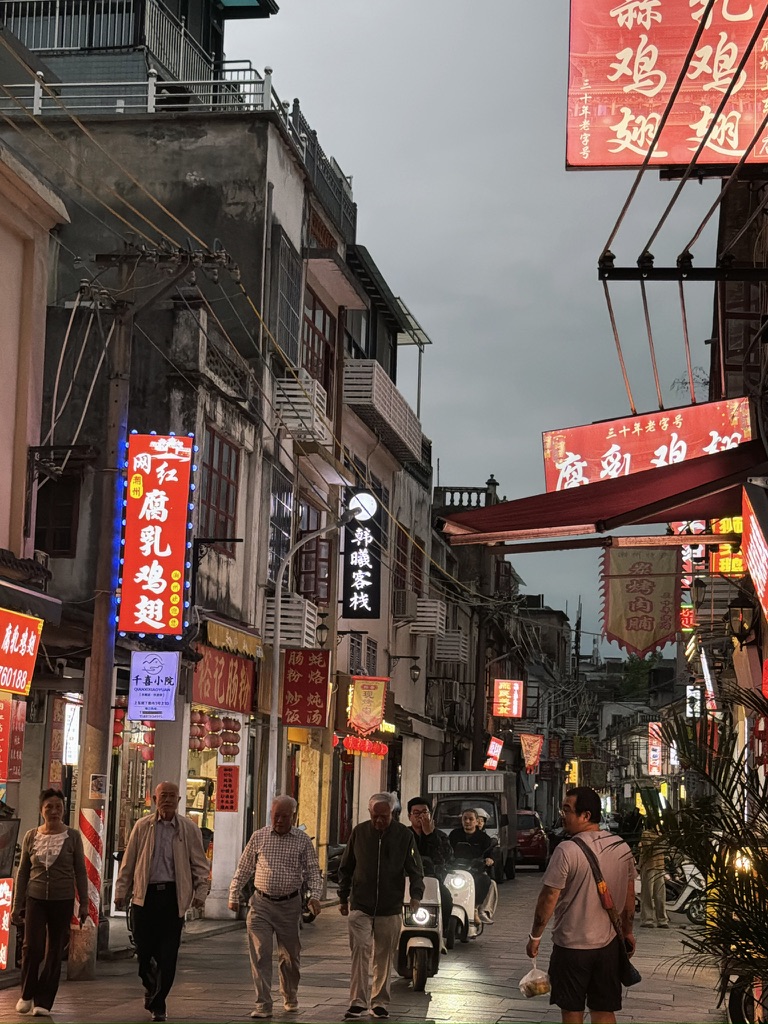 晚上的古城