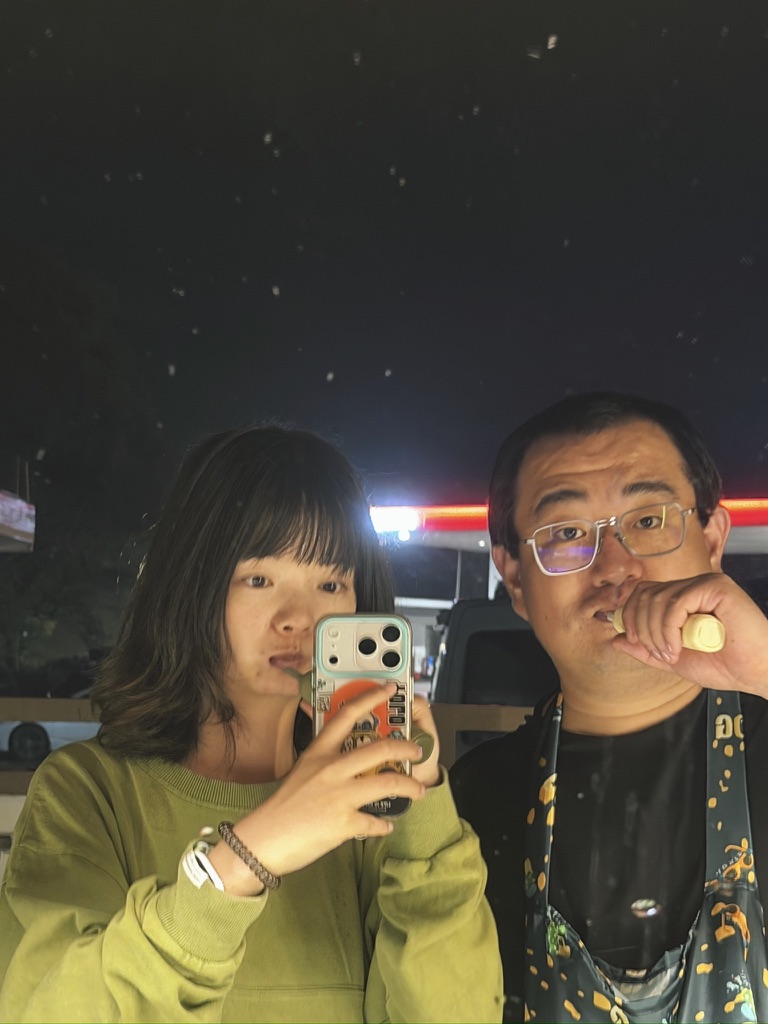 服务区户外刷牙