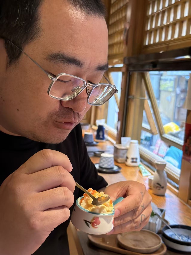 再回顾一下在云南吃戏作日料时候的表情