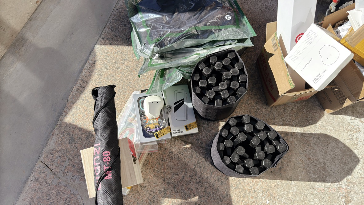 在呼和浩特补给了好多东西，其中大部分后来没用到。